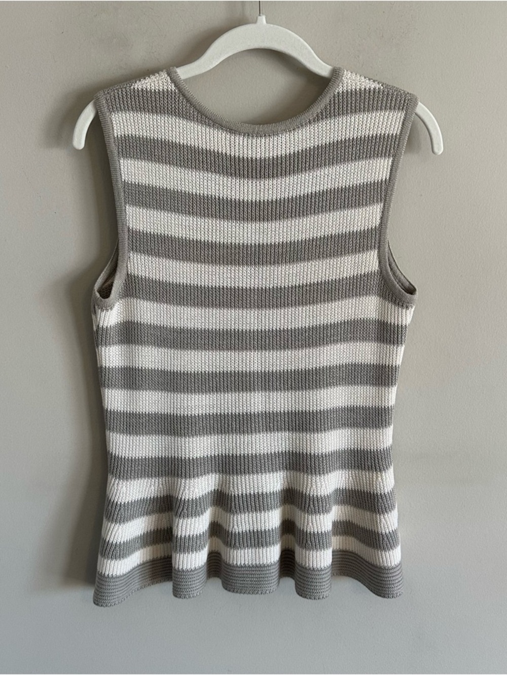 St. John Striped Knit Peplum Top Limestone Grey White Sleeveless Tank Wool M - Picture 2 of 7